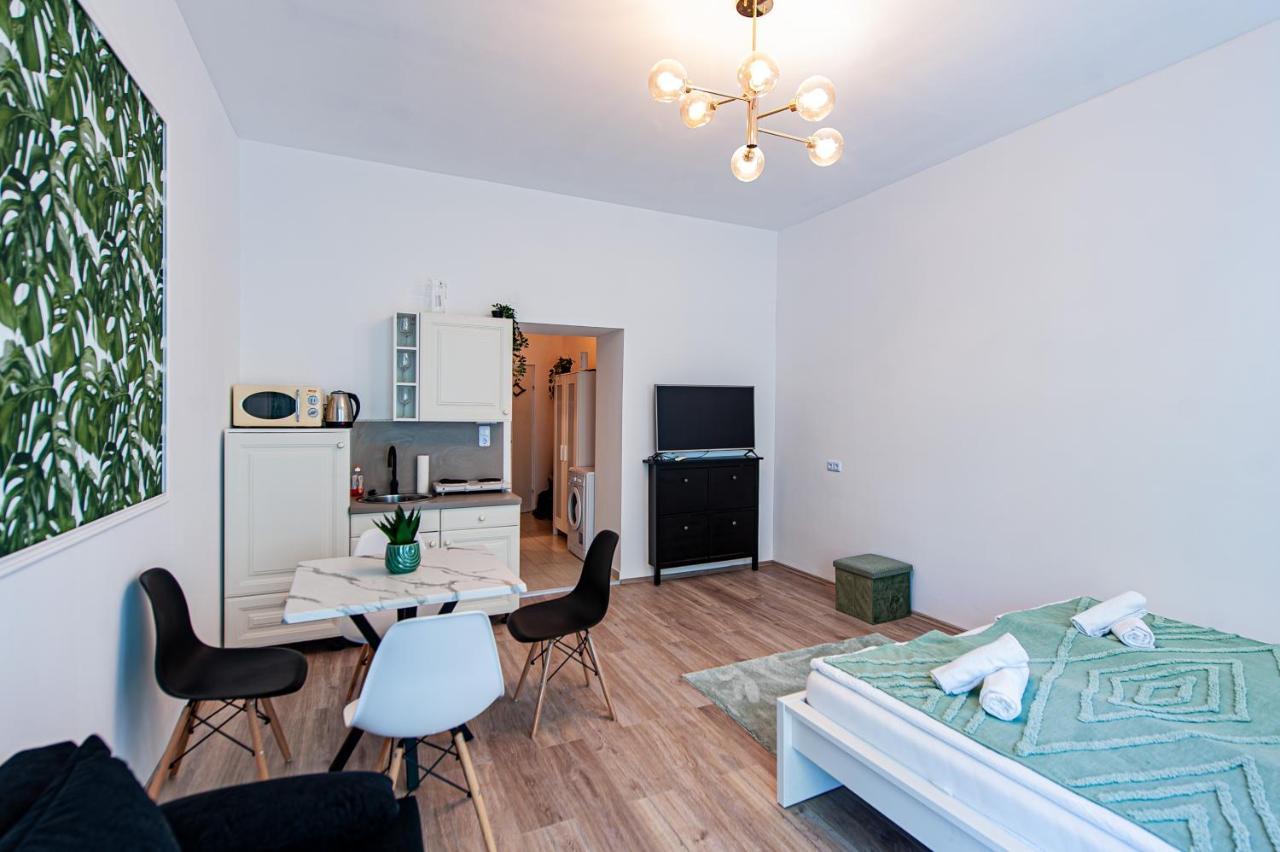 My City Apartment- Vienna Jungle Room Экстерьер фото