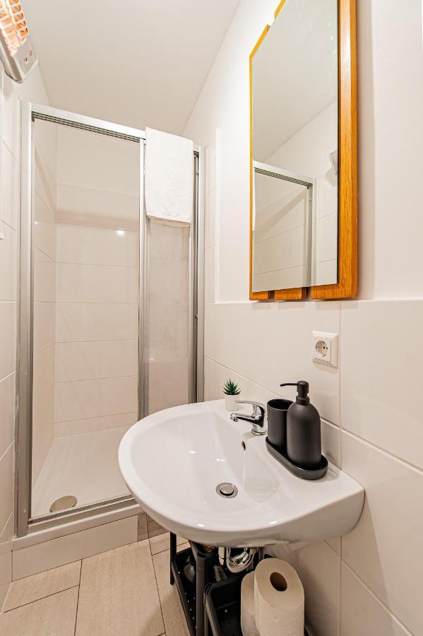 My City Apartment- Vienna Jungle Room Экстерьер фото