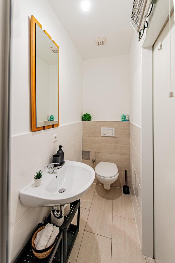 My City Apartment- Vienna Jungle Room Экстерьер фото