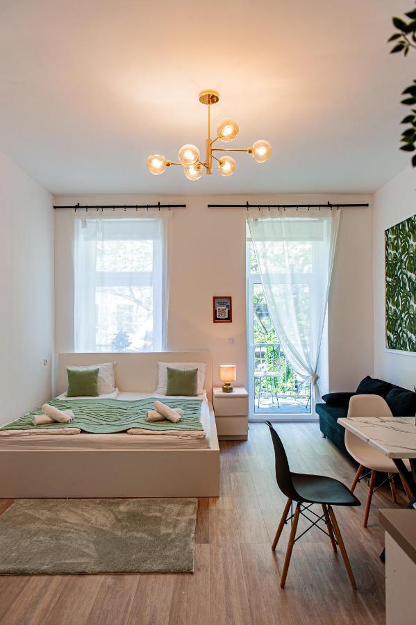 My City Apartment- Vienna Jungle Room Экстерьер фото
